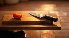 Il cane può mangiare pomodoro? Regole sicure su quantità, rischi e benefici